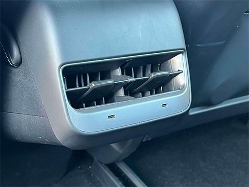 Used 2022 Tesla Model 3 Standard Range image 15