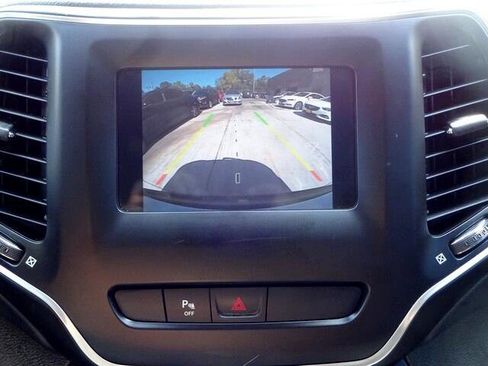 Used 2020 Jeep Cherokee Latitude Plus image 34