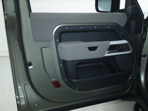 Certified 2023 Land Rover Defender 90 S AWD/4WD image 31