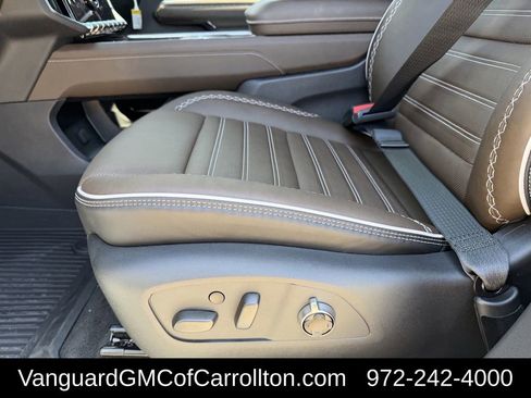 New 2026 GMC Acadia Denali Ultimate w/ LPO, Floor Liner Package AWD/4WD image 24