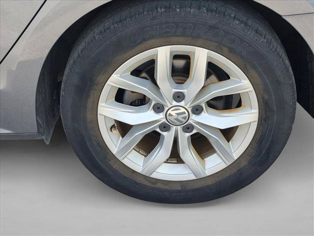 Used 2017 Volkswagen Passat 1.8T S FWD image 15