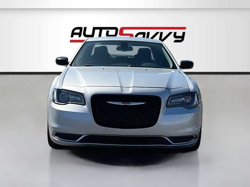 Used 2019 Chrysler 300 Touring w/ Sport Appearance Package RWD image 2