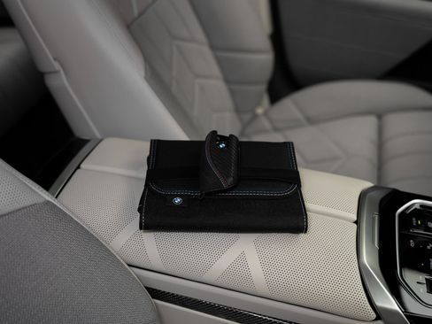 Used 2023 BMW i7 xDrive60 AWD/4WD image 79
