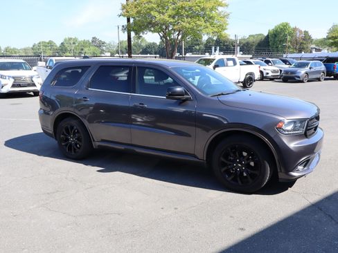 Used 2020 Dodge Durango SXT image 11