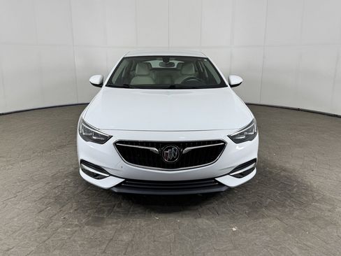 Used 2019 Buick Regal Preferred w/ Driver Confidence Package I image 2