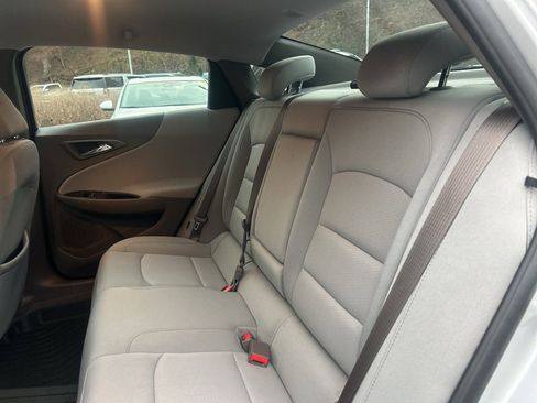 Used 2018 Chevrolet Malibu LT image 10