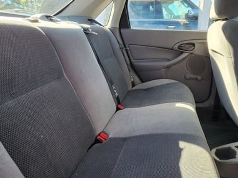 Used 2003 Ford Focus LX FWD image 11