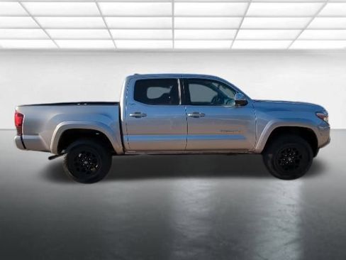 Used 2021 Toyota Tacoma SR5 w/ Technology Package image 27