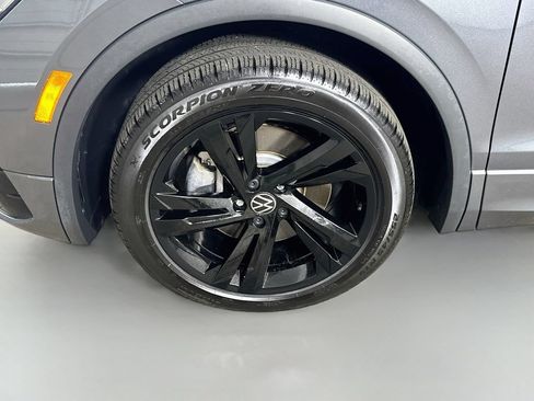 Used 2023 Volkswagen Tiguan SE R-Line FWD image 8