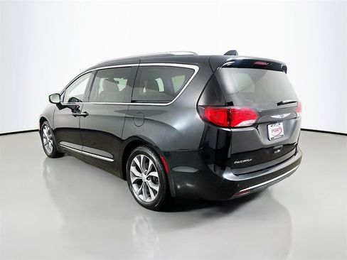 Used 2020 Chrysler Pacifica Limited w/ Tire & Wheel Group image 19