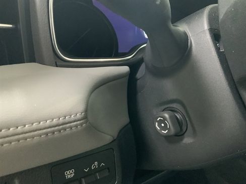 Used 2019 Toyota Avalon Limited image 10