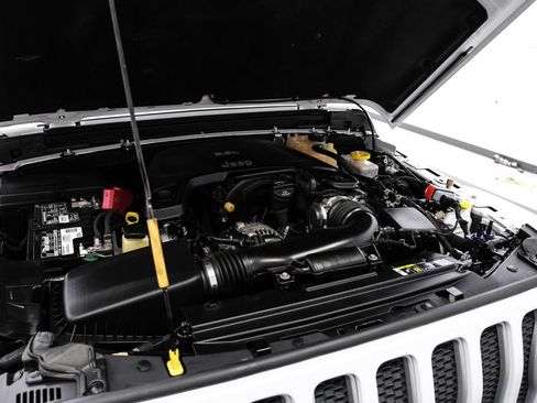 Used 2018 Jeep Wrangler Unlimited Sahara AWD/4WD image 46