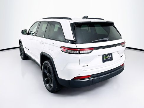 Used 2023 Jeep Grand Cherokee Limited w/ Black Appearance Package AWD/4WD image 5