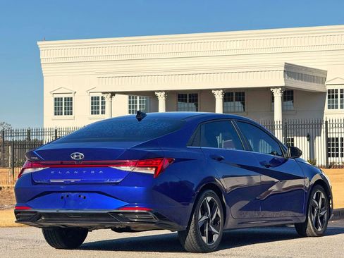 Used 2021 Hyundai Elantra SEL w/ Convenience + Premium Package image 12
