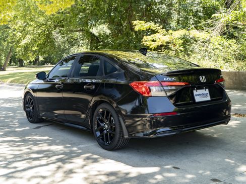 Used 2023 Honda Civic Sport image 7