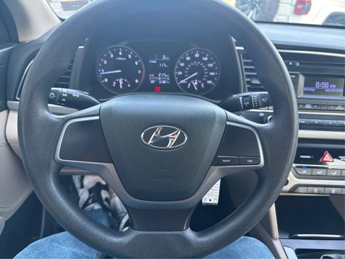 Used 2017 Hyundai Elantra SE FWD image 17