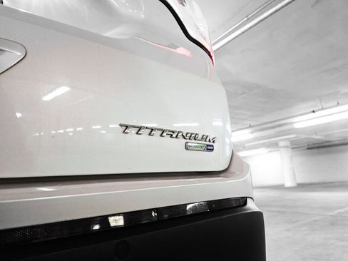 Used 2018 Ford Edge Titanium w/ Canadian Touring Package image 10