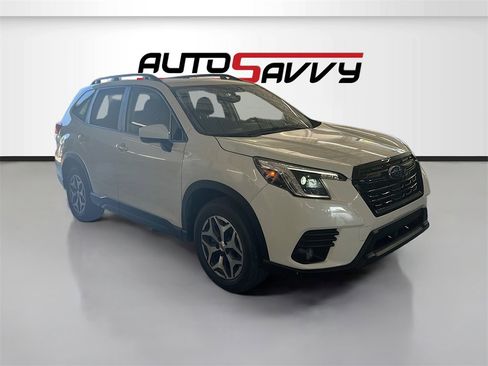 Used 2023 Subaru Forester Premium image 1