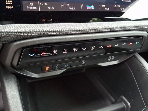 Used 2026 Jeep Cherokee Laredo AWD/4WD image 15