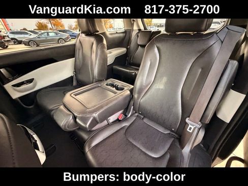 Used 2024 Kia Carnival EX image 23