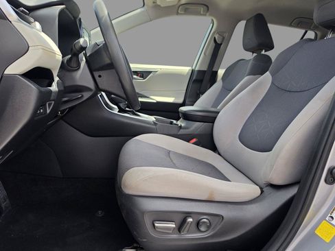 Used 2021 Toyota RAV4 XLE FWD image 13