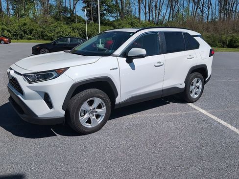 Used 2021 Toyota RAV4 XLE w/ Convenience Package AWD/4WD image 1