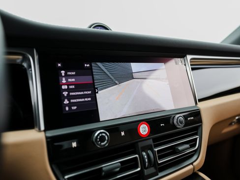 Certified 2023 Porsche Macan image 19