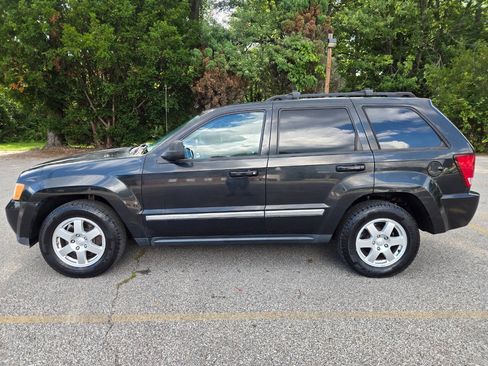 Used 2010 Jeep Grand Cherokee Laredo AWD/4WD image 4