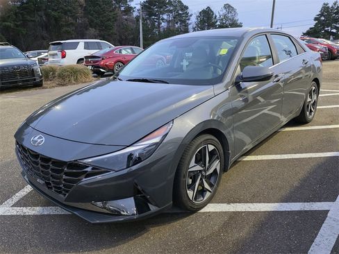 Used 2023 Hyundai Elantra Limited image 3