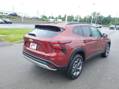 Used 2024 Chevrolet Trax LT FWD image 4