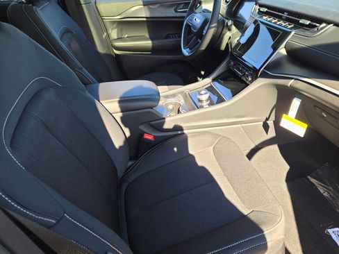 New 2025 Jeep Grand Cherokee Laredo X image 8