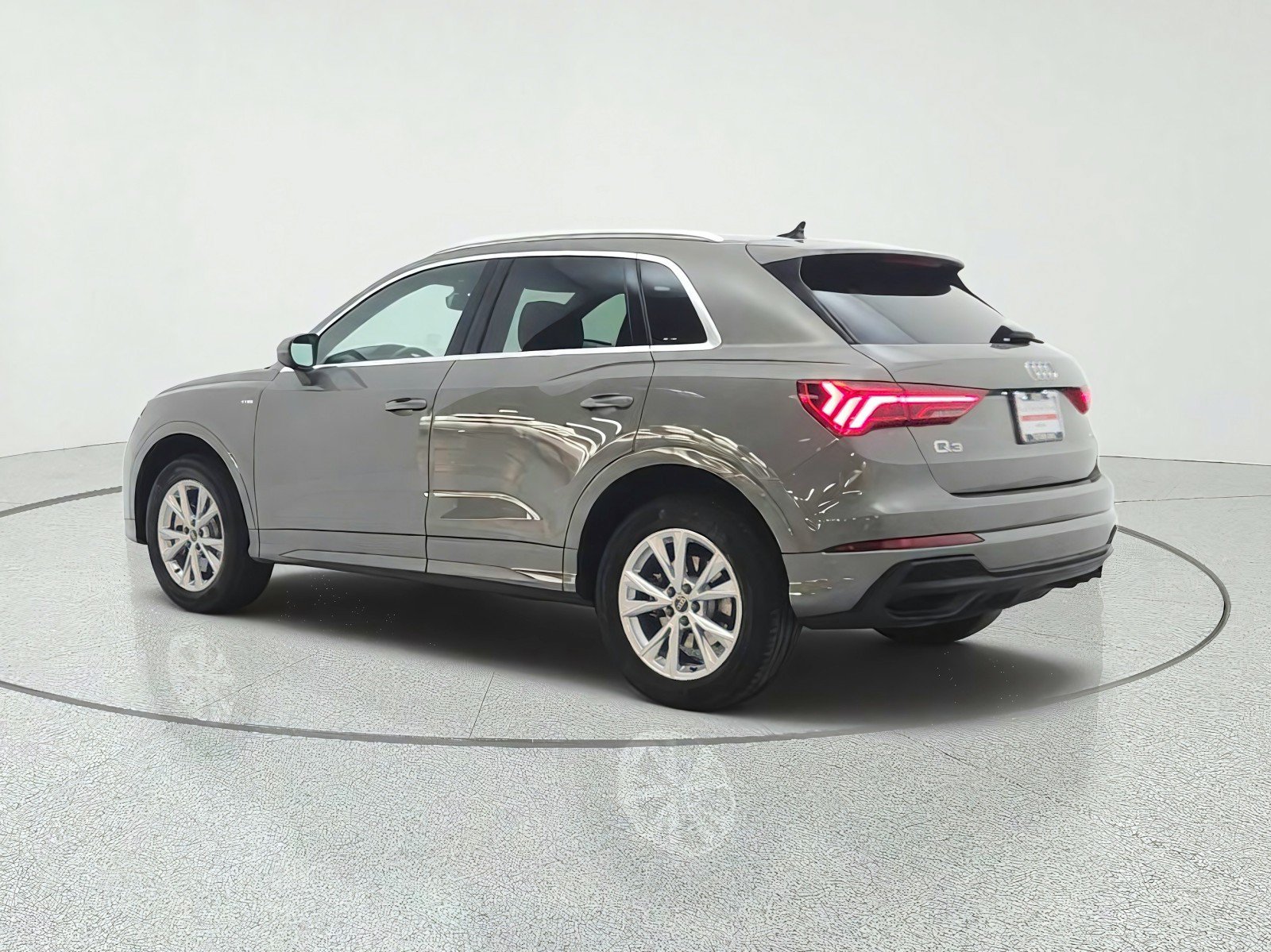 Used 2024 Audi Q3 2.0T Premium w/ Convenience Package AWD/4WD image 8
