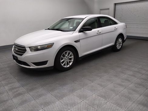 Used 2014 Ford Taurus SE FWD image 2