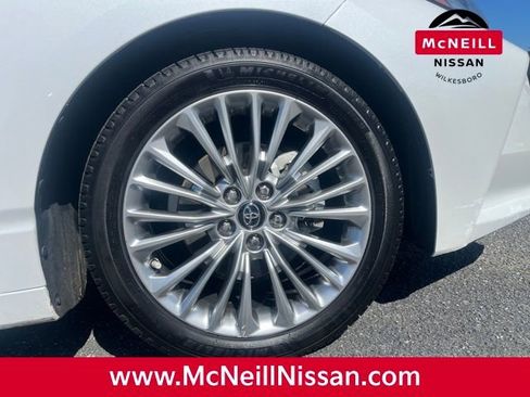 Used 2019 Toyota Avalon Limited w/ Advanced Safety Package image 11