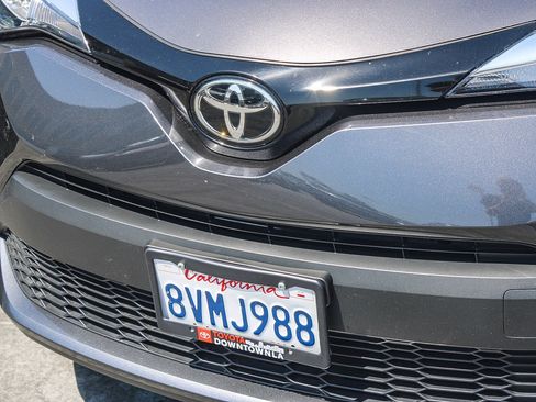 Used 2021 Toyota C-HR XLE FWD image 7