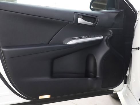 Used 2013 Toyota Camry SE image 17