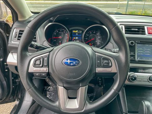 Used 2017 Subaru Outback 2.5i AWD/4WD image 14