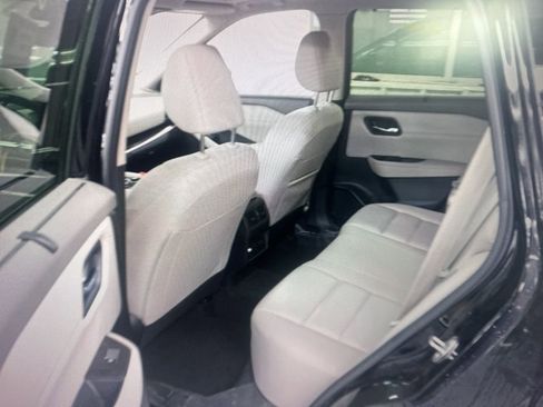 Used 2023 Nissan Rogue SL w/ SL Premium Package image 7