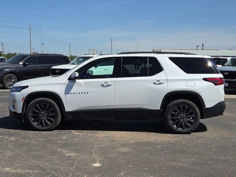 Used 2023 Chevrolet Traverse RS AWD/4WD image 2