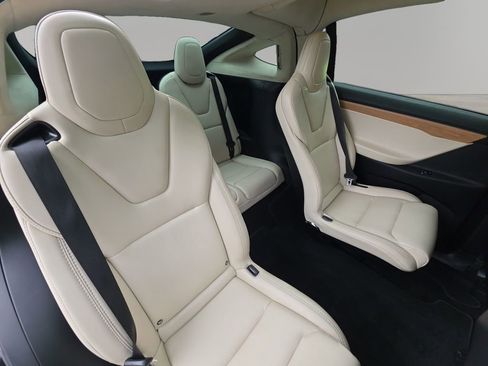 Used 2018 Tesla Model X 75D image 24