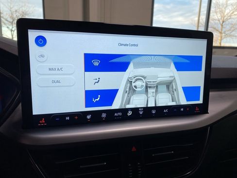 Used 2025 Ford Escape Platinum image 26