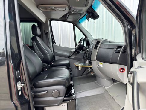 Used 2018 Mercedes-Benz Sprinter 2500 image 14