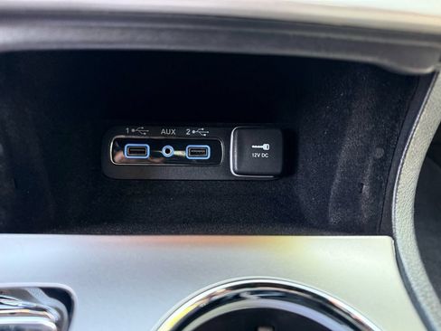 Used 2019 Jeep Grand Cherokee Overland AWD/4WD image 31