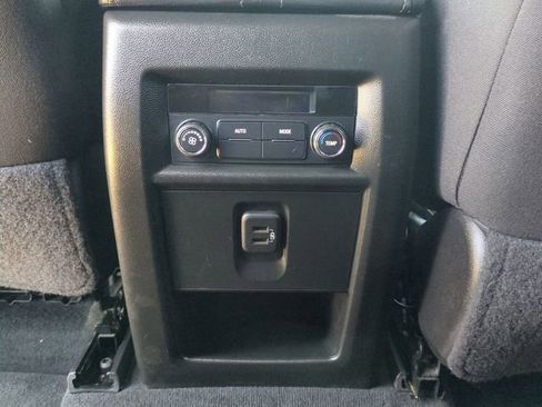 Used 2023 Chevrolet Traverse LT FWD image 30