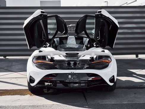 Used 2024 McLaren 750S image 23