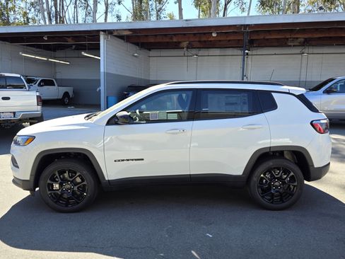 New 2026 Jeep Compass Latitude image 2