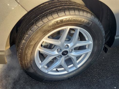 Used 2024 Ford Edge SEL w/ Convenience Package image 5