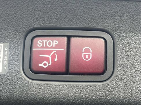 Used 2025 Mercedes-Benz GLC 300 image 11