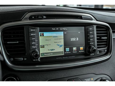 Used 2018 Kia Sorento SX image 19