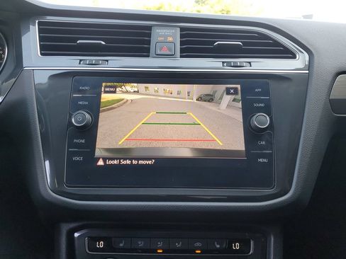 Used 2020 Volkswagen Tiguan SE FWD image 35